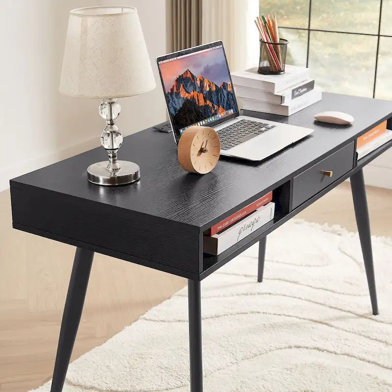 Bureau du milieu du siècle avec ports USB et prise de courant, bureau d'étude moderne avec tiroirs, bureau d'ordinateur pour la maison