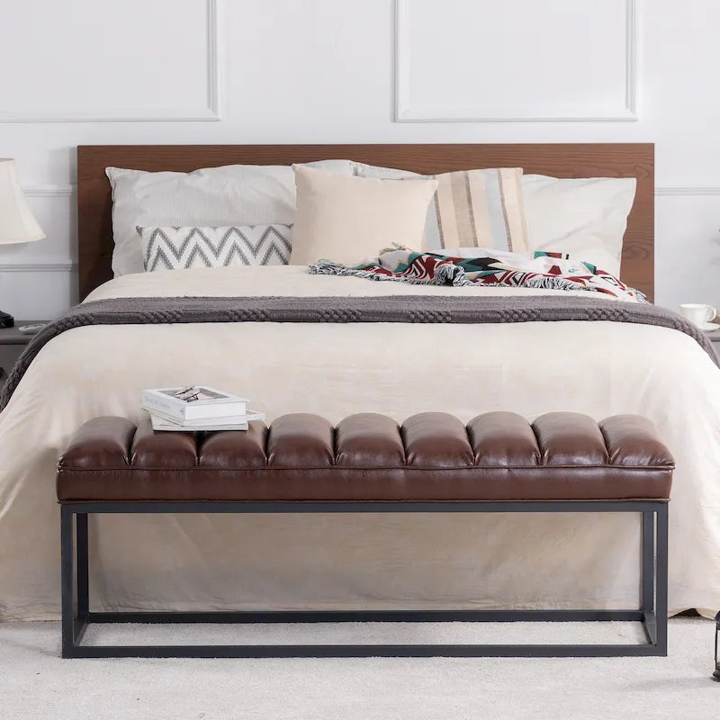 Banc capitonné avec piètement en métal moderne pour chambre ou entrée