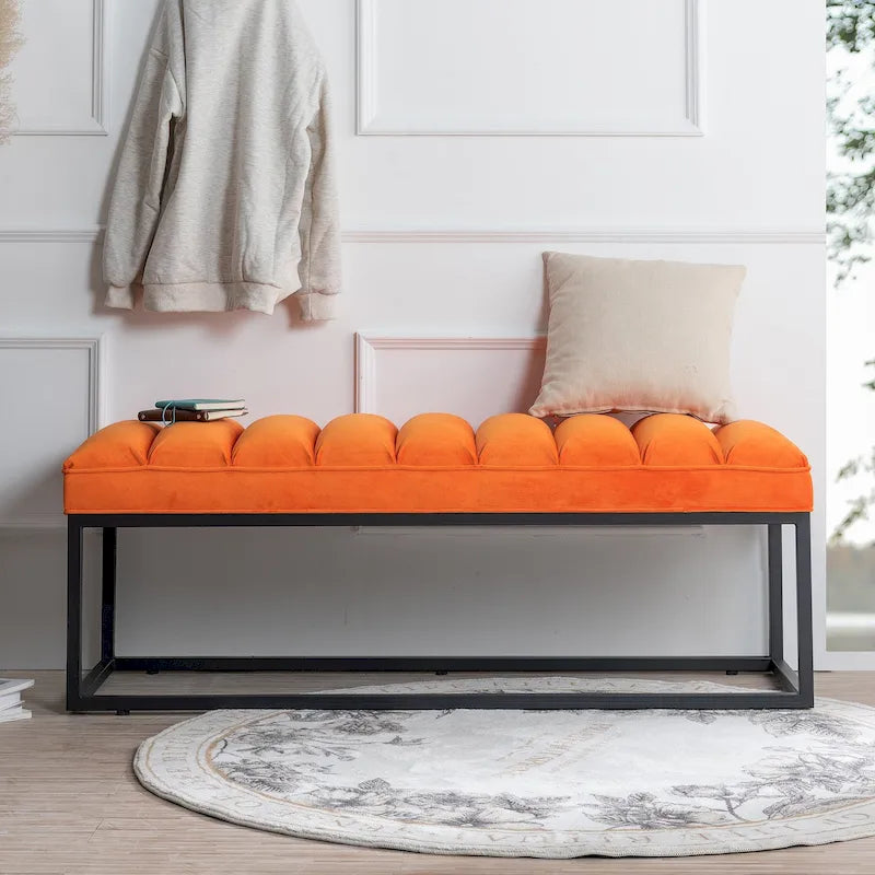 Banc capitonné avec piètement en métal moderne pour chambre ou entrée