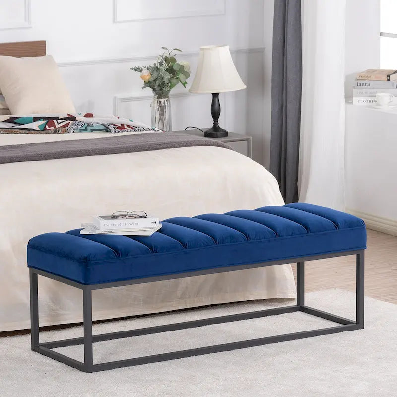 Banc capitonné avec piètement en métal moderne pour chambre ou entrée