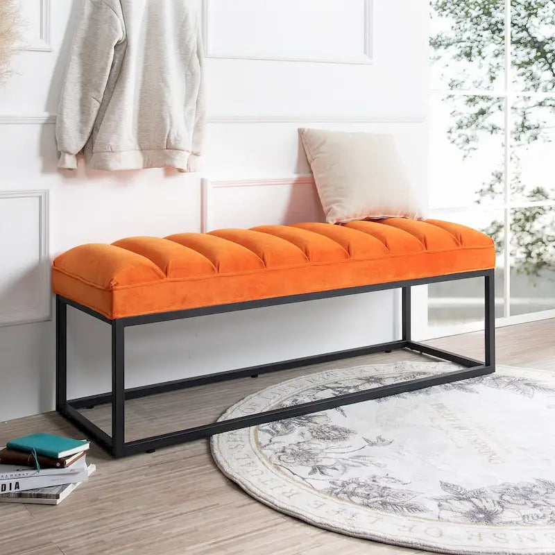 Banc capitonné avec piètement en métal moderne pour chambre ou entrée