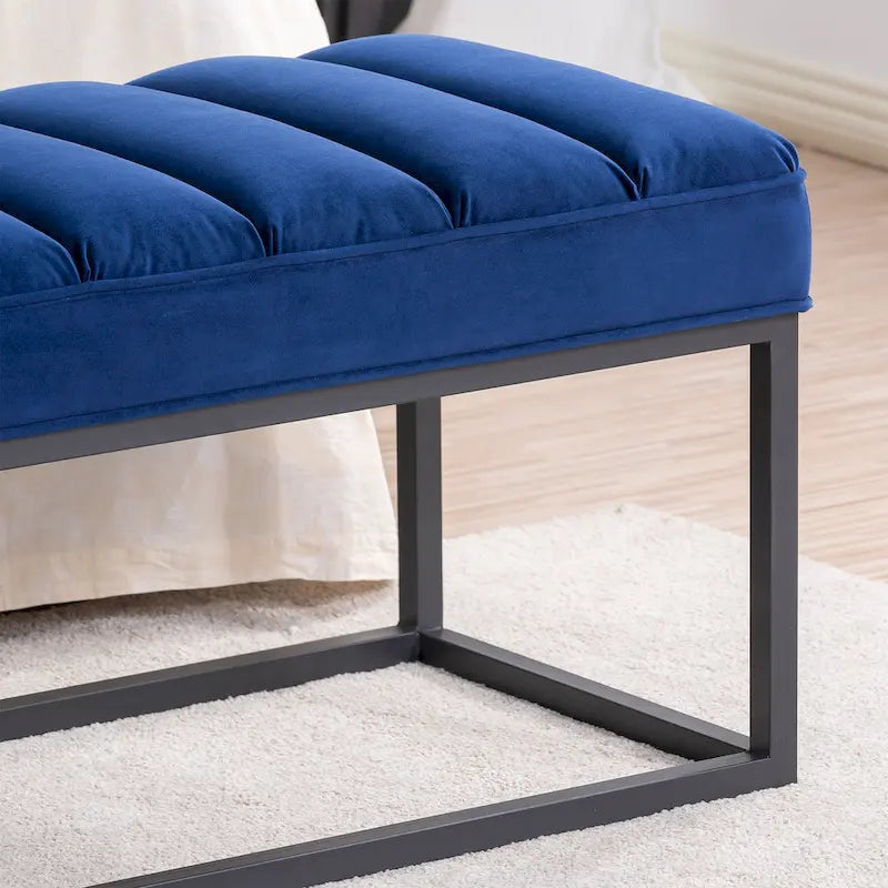 Banc capitonné avec piètement en métal moderne pour chambre ou entrée
