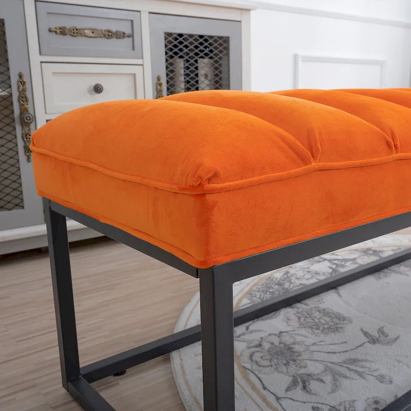 Banc capitonné avec piètement en métal moderne pour chambre ou entrée