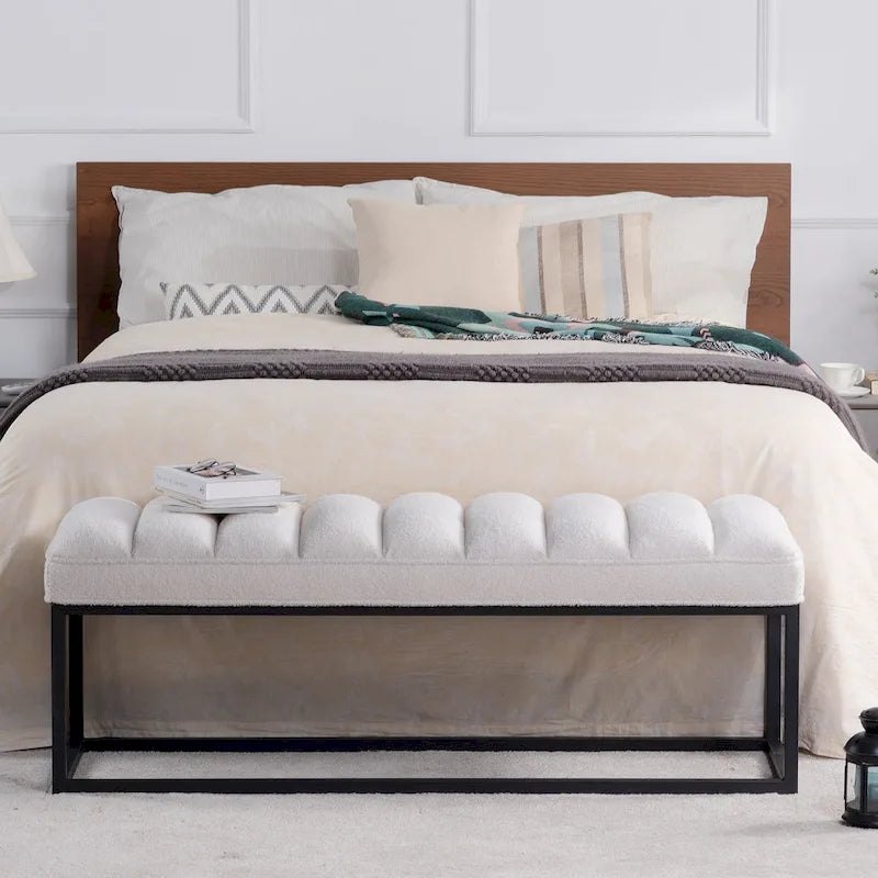 Banc capitonné avec piètement en métal moderne pour chambre ou entrée